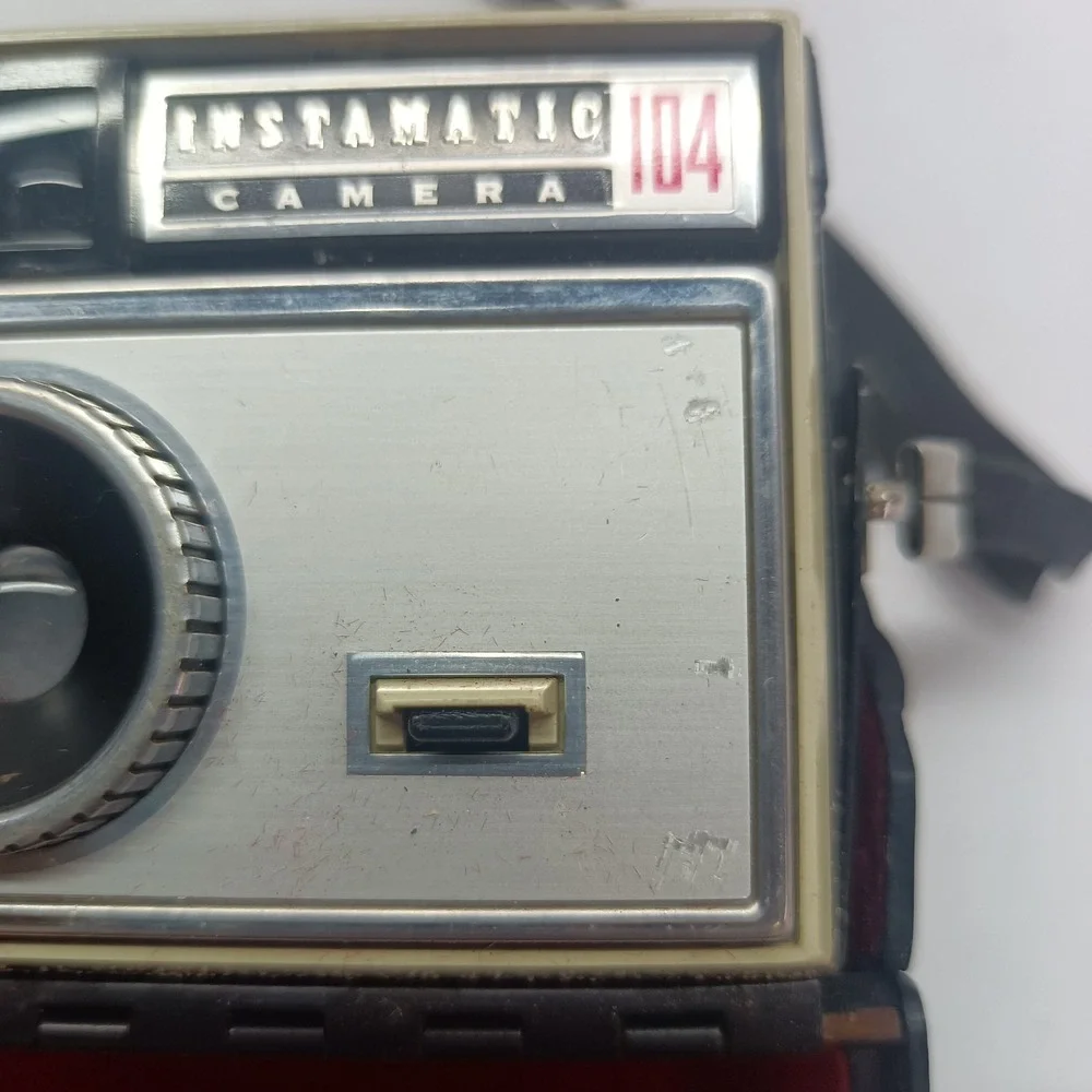Vintage Kodak Instamatic 704 Camera -‎ Collectible w/ Hard Case UNTESTED